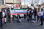 حضور جمعی از دانش آموزان در راهپیمایی 22 بهمن