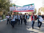 حضور جمعی از دانش آموزان در راهپیمایی 13 آبان