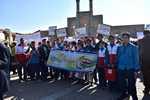 حضور جمعی از دانش آموزان در راهپیمایی و گلزار شهدا در روز 13 آبان